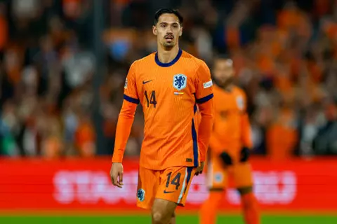 رايندرز يقود الوسط.. تشكيل هولندا لمواجهة ليتوانيا في تصفيات المونديال